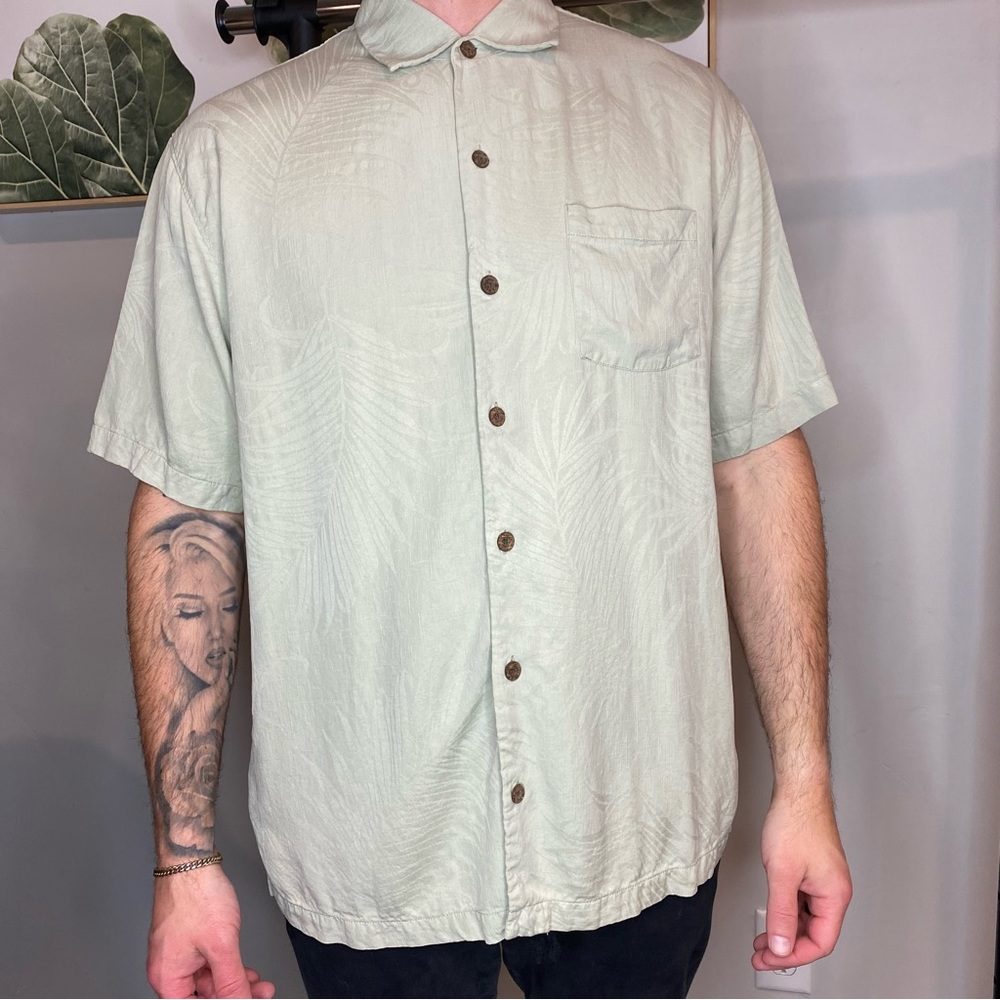 Mens 🩵 Tommy Bahama Short- Sleeve Button Down Shirt - Size L